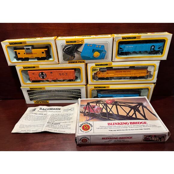 8 Bachman Trestle Bridge HO Scale Train Cars, Track, Bridge Trestle & Power Pack - Picture 1 of 8